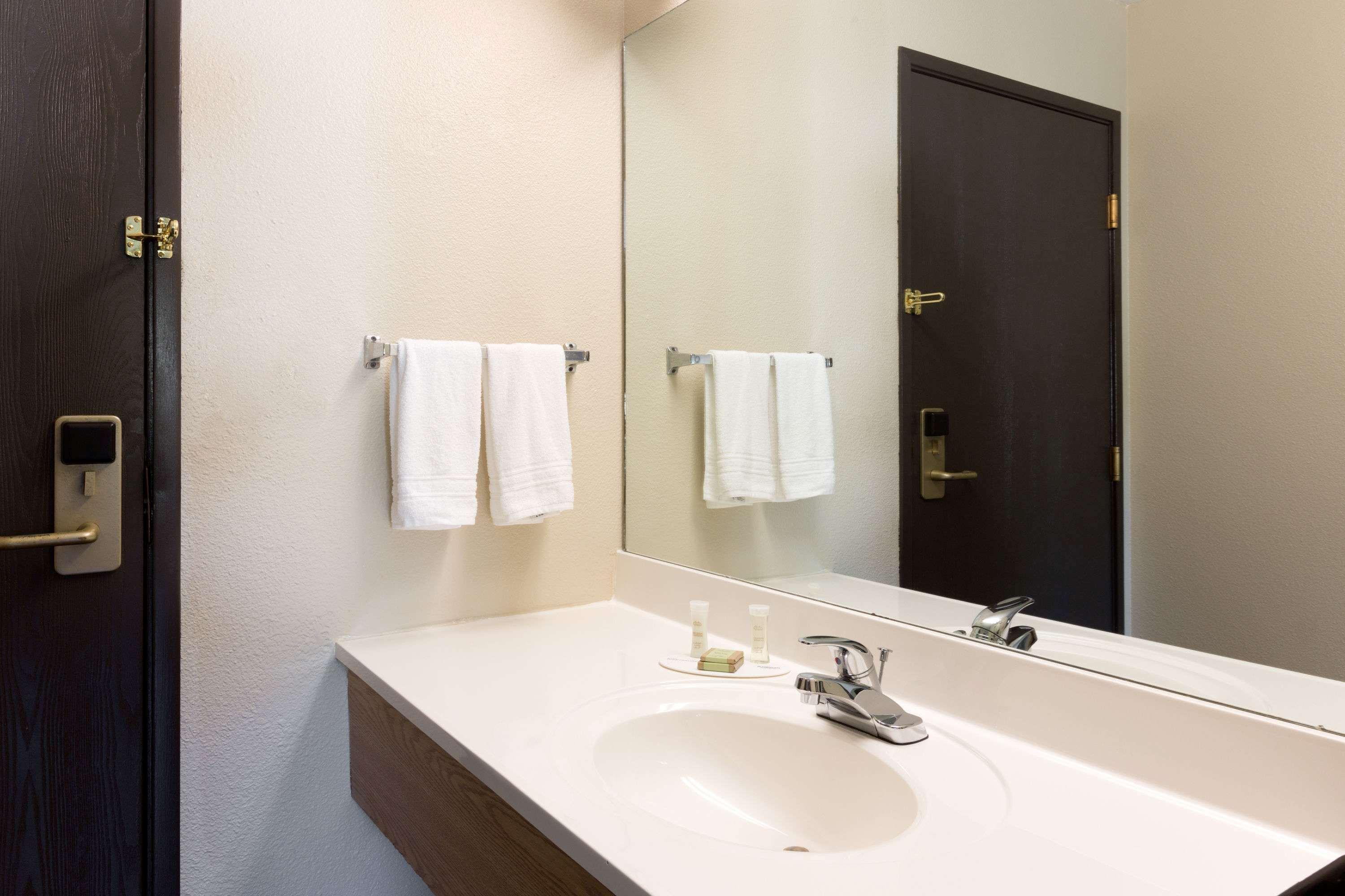 Super 8 By Wyndham Radcliff Ft. Knox Area Hotel Luaran gambar