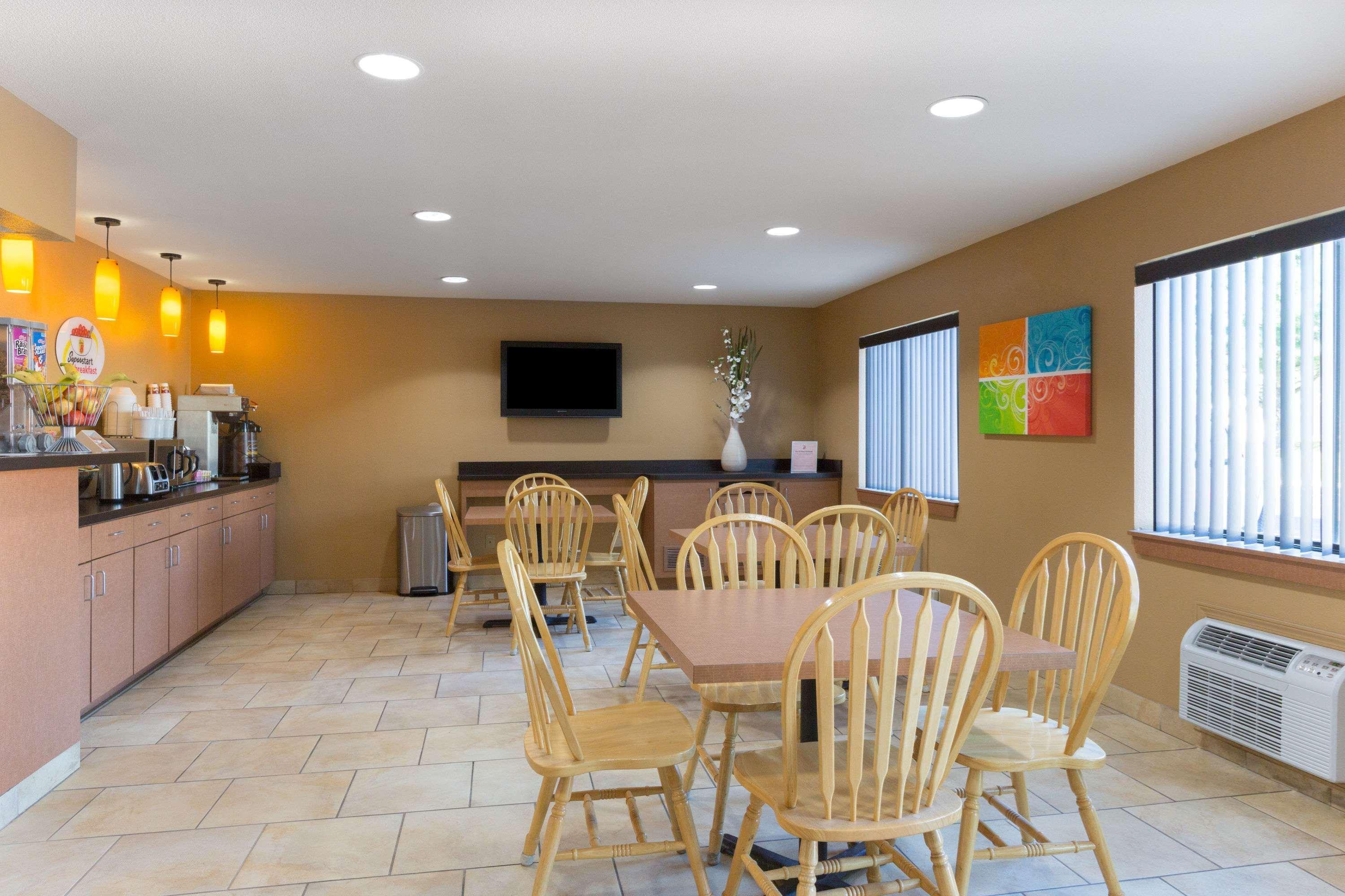 Super 8 By Wyndham Radcliff Ft. Knox Area Hotel Luaran gambar