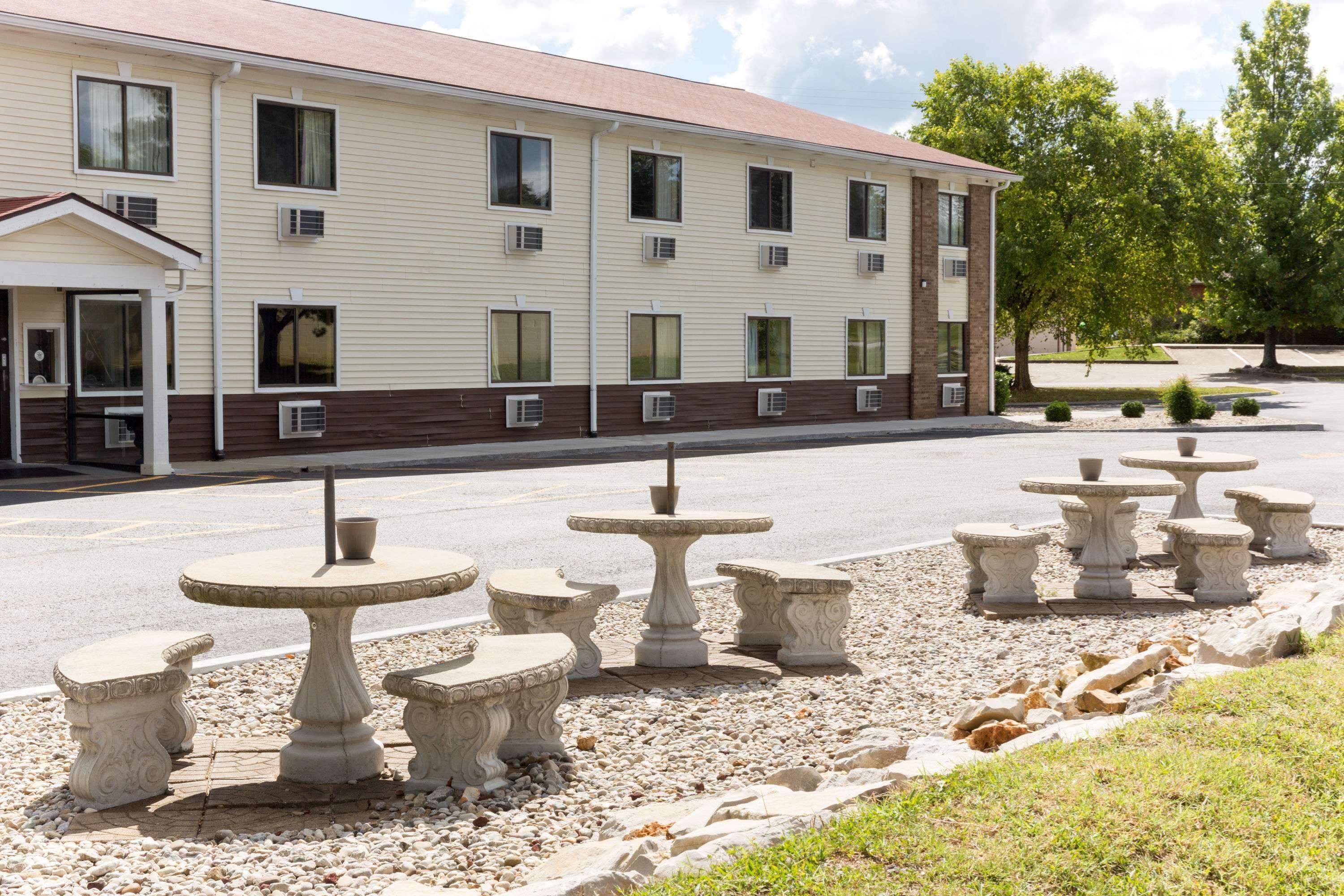 Super 8 By Wyndham Radcliff Ft. Knox Area Hotel Luaran gambar