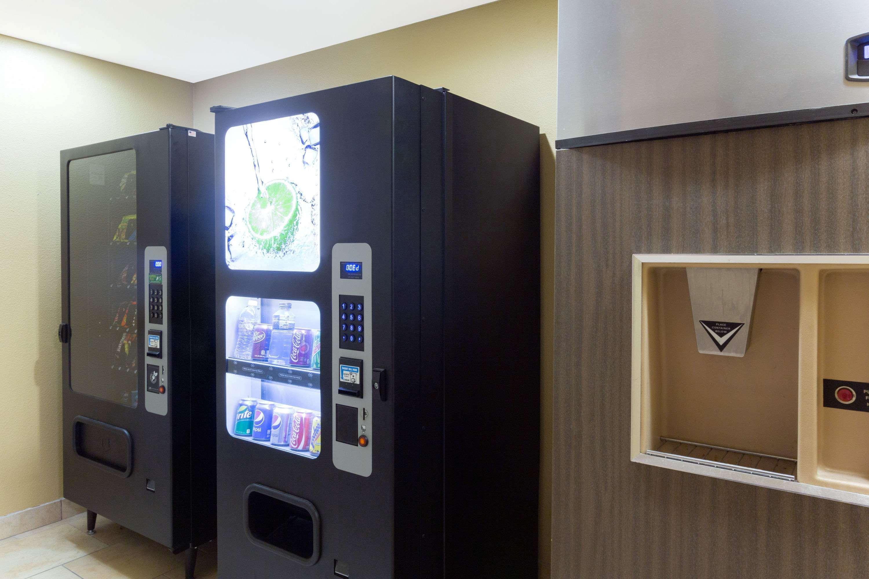 Super 8 By Wyndham Radcliff Ft. Knox Area Hotel Luaran gambar