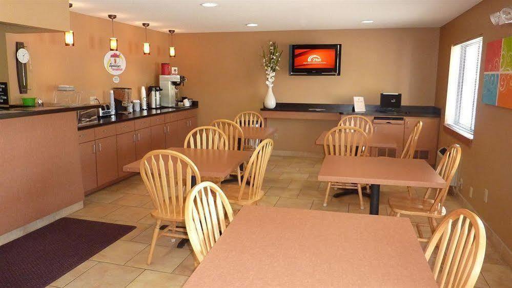 Super 8 By Wyndham Radcliff Ft. Knox Area Hotel Luaran gambar