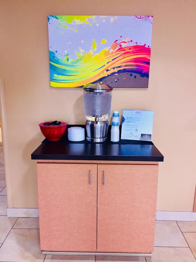 Super 8 By Wyndham Radcliff Ft. Knox Area Hotel Luaran gambar